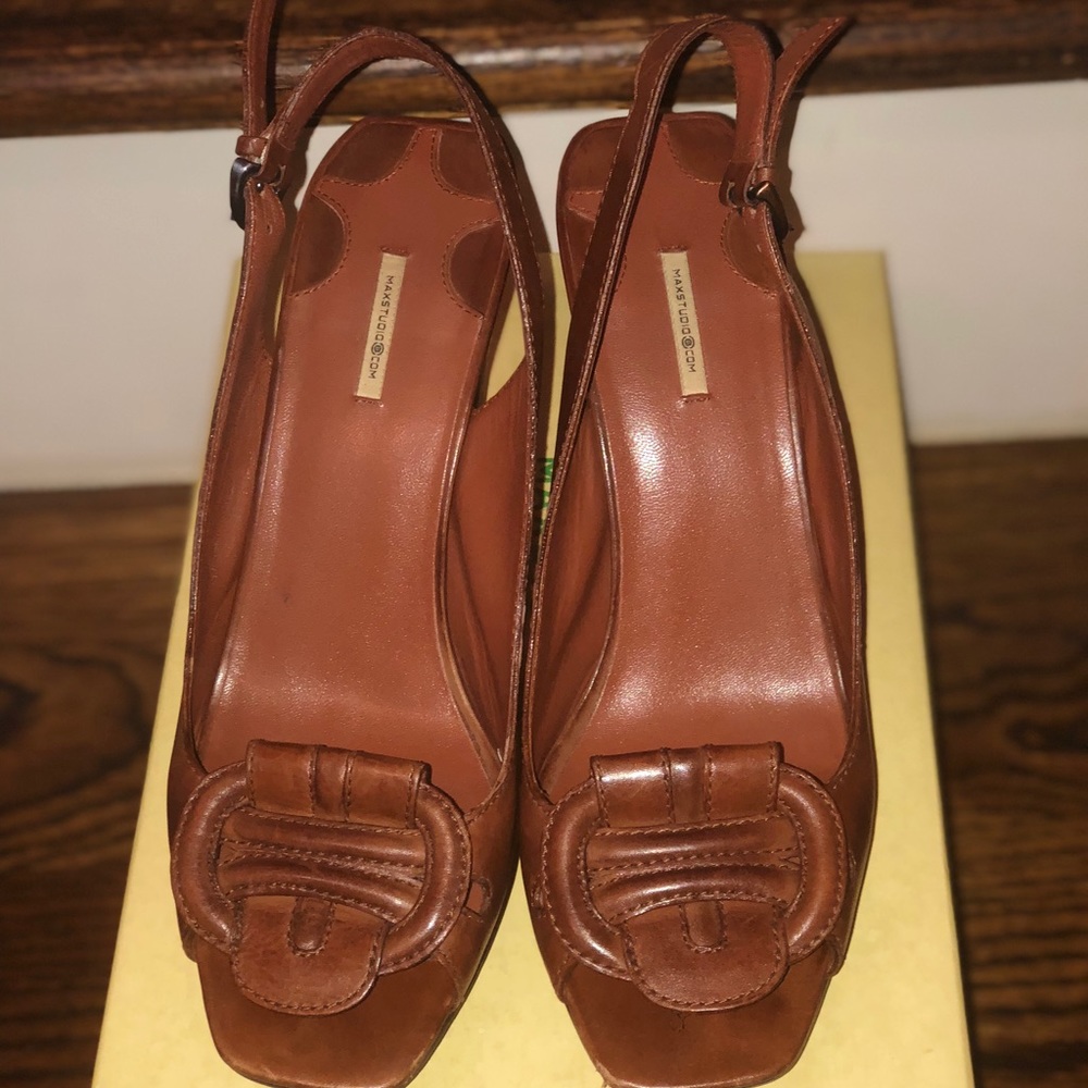 Chestnut sling back peep toe pump 7.5 M